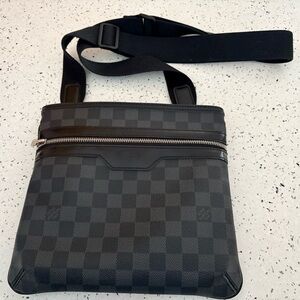 🖤 Louis Vuitton Damier Graphite Crossbody Bag 🖤